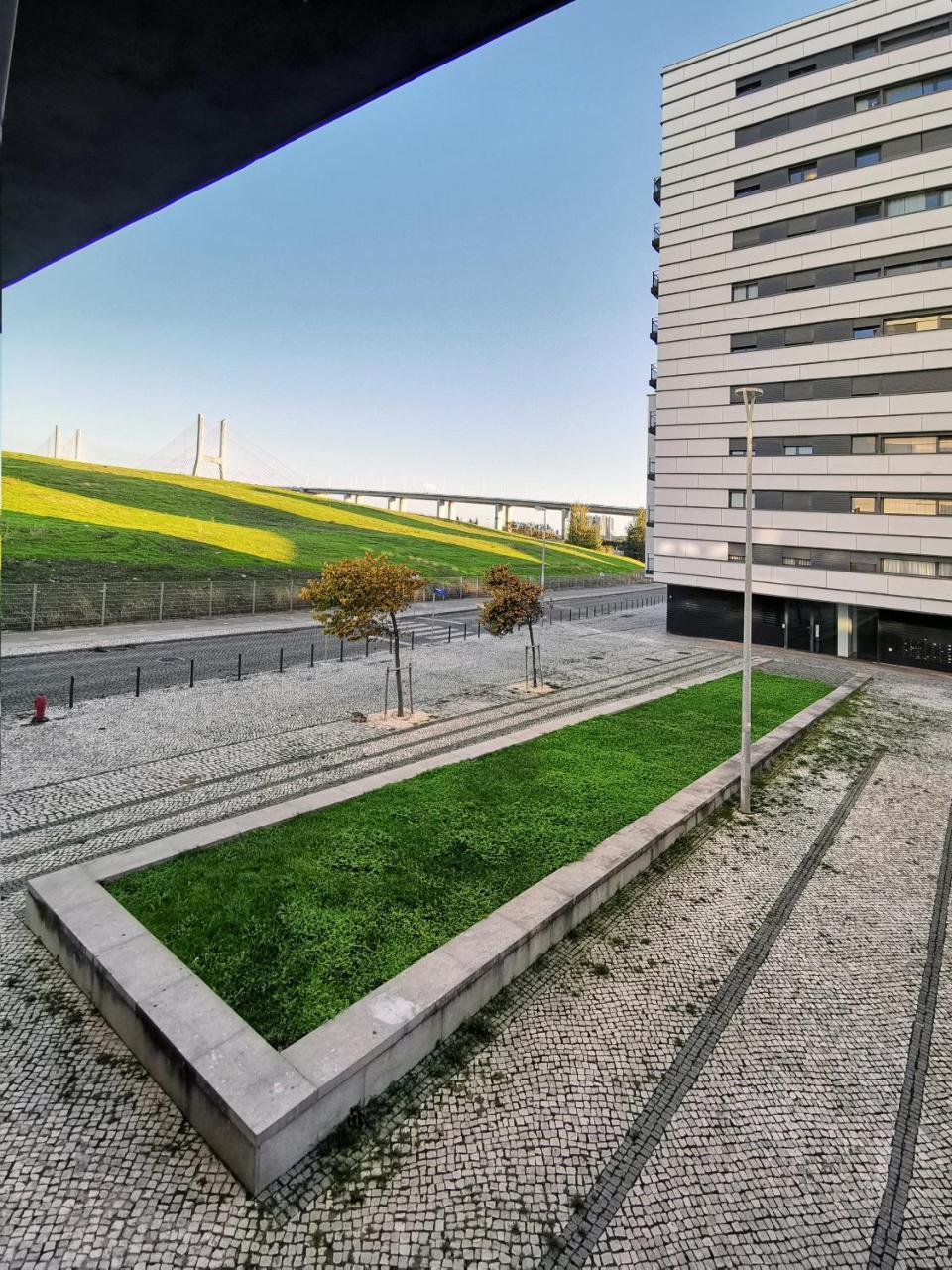 Appartamento Bridge View With Balcony Sacavém Esterno foto